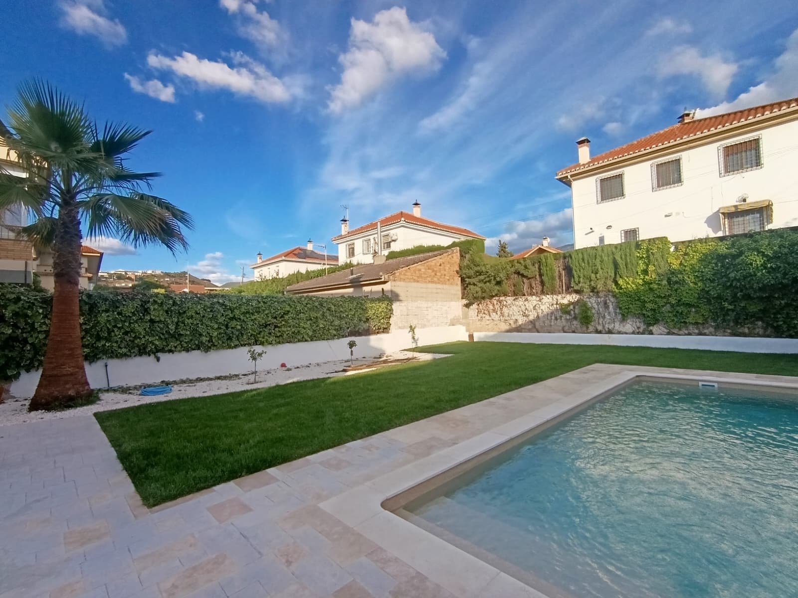 Mantenimiento de jardines en Granada para comunidades y chalets